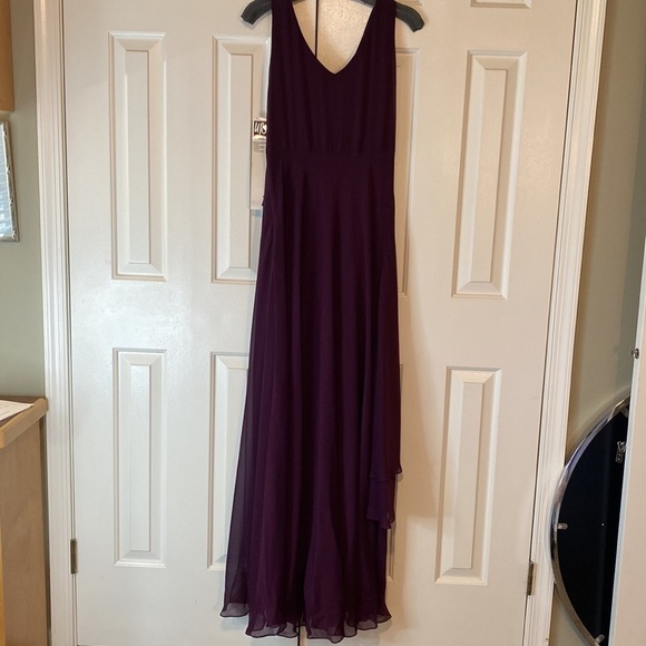 Ursula Size 8 Chiffon Floor Length Dress in Raisin w/ Statement Piece & V Neck - Picture 8 of 10